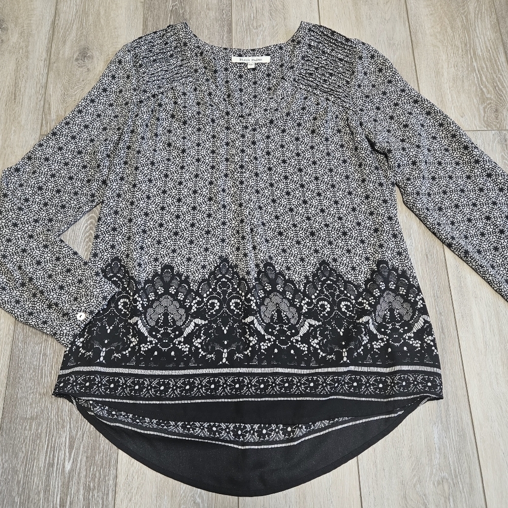 Black Rainn Stitch Fix V Neck Notch Blouse Top Roll Tab Sleeve Women's Small